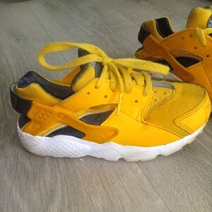 Nike Yellow and Black Sneakers